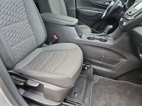 Used 2018 Chevrolet Equinox LT image 13