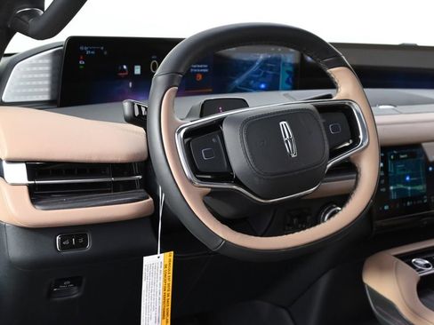 New 2026 Lincoln Navigator L Black Label AWD/4WD image 11