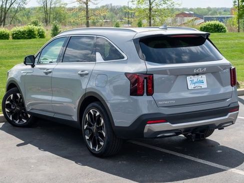 Certified 2025 Kia Sorento SX image 29