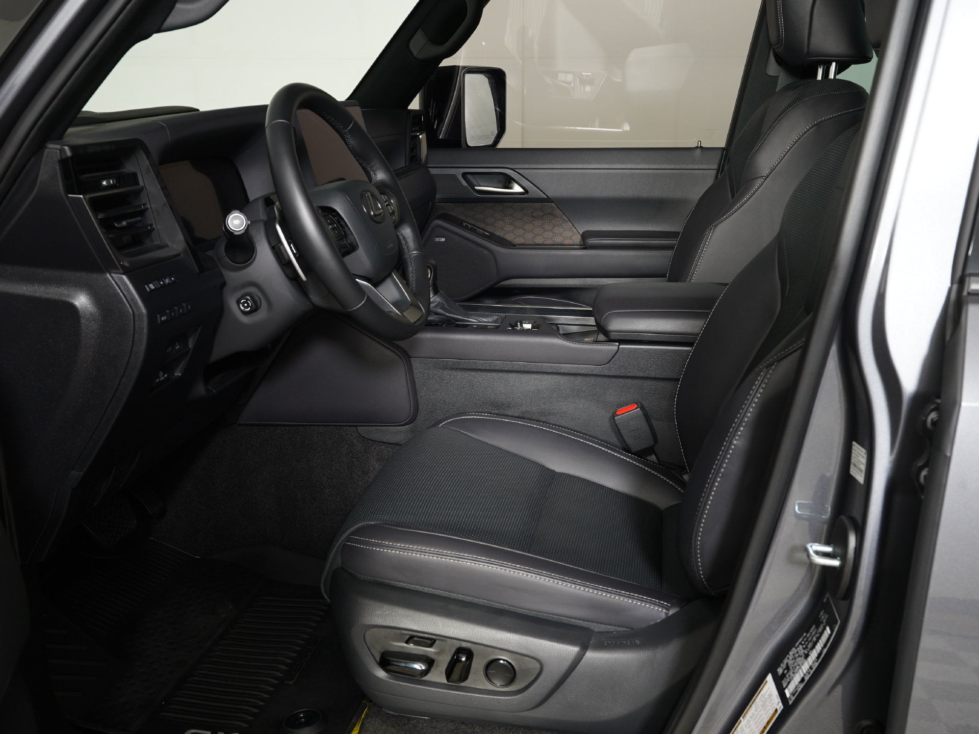 Used 2026 Lexus GX 550 w/ Cold Area Package AWD/4WD image 16