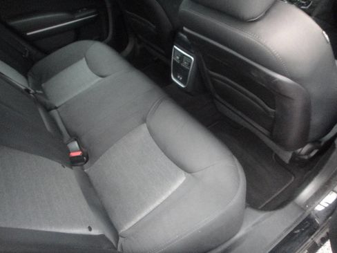 Used 2019 Chrysler 300 Touring w/ Sport Appearance Package image 13