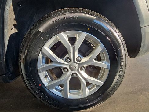 Used 2023 Jeep Grand Cherokee L Limited RWD image 32