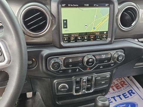 Used 2023 Jeep Gladiator Overland AWD/4WD image 19