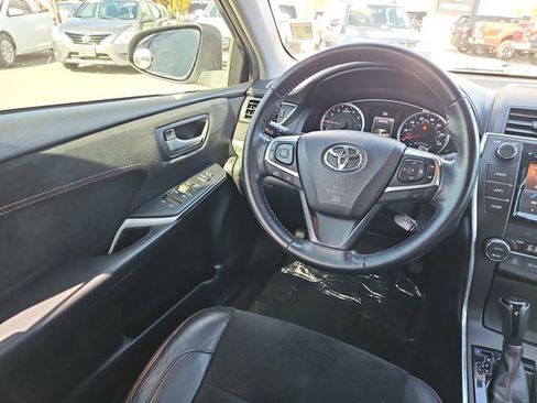Used 2015 Toyota Camry XSE image 9