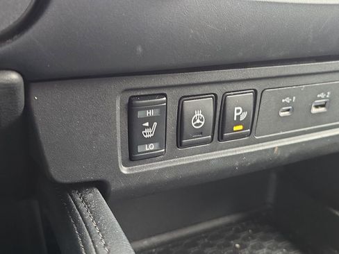 Used 2022 Nissan Frontier PRO-4X w/ Pro-4X Premium Package AWD/4WD image 16