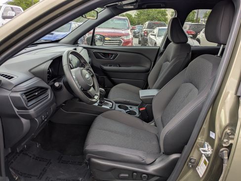 Used 2025 Subaru Forester Premium AWD/4WD image 18