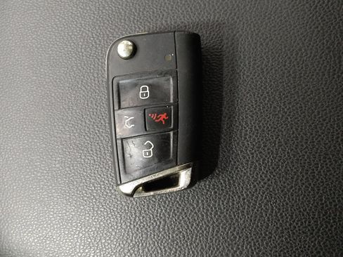 Used 2021 Volkswagen Golf 4-Door FWD image 32