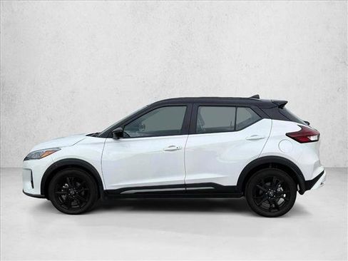 Used 2024 Nissan Kicks SR w/ SR Premium Package FWD image 2