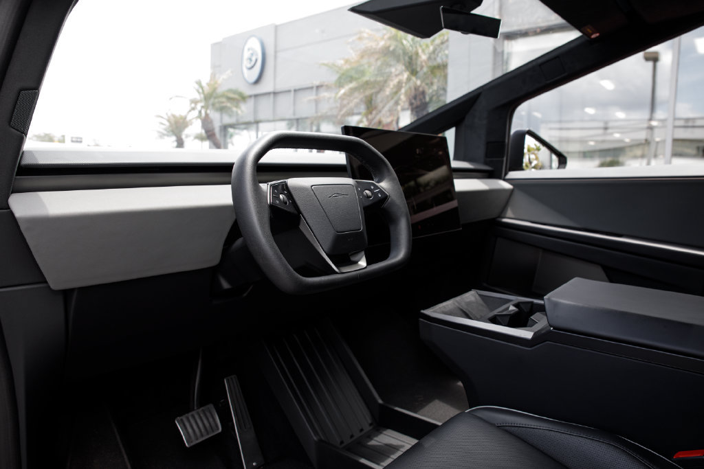Used 2025 Tesla Cybertruck AWD Crew Cab image 28