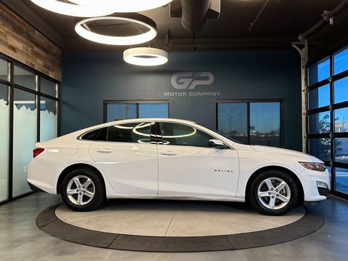 Used 2021 Chevrolet Malibu LS image 2