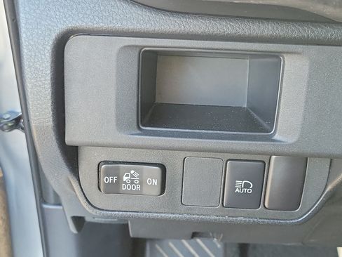 Used 2018 Toyota Tacoma SR5 RWD image 26