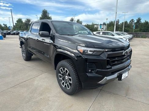 Used 2023 Chevrolet Colorado Z71 w/ Z71 Convenience Package 2 AWD/4WD image 3