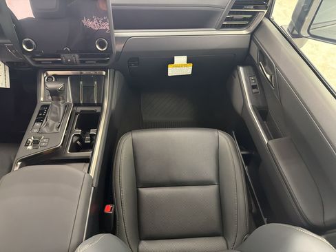 Used 2025 Lexus GX 550 w/ Accessory Package (CT) AWD/4WD image 27