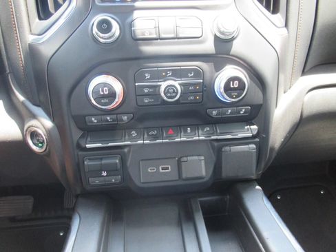 Used 2021 GMC Sierra 1500 AT4 w/ AT4 Preferred Package AWD/4WD image 27