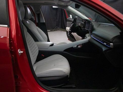 Used 2021 Hyundai Elantra Limited w/ Cargo Package image 16