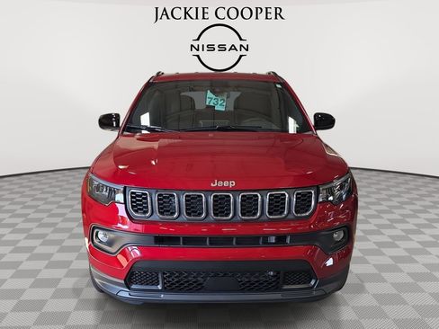 Used 2025 Jeep Compass Latitude AWD/4WD image 2