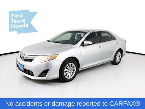 Used 2013 Toyota Camry LE image 3