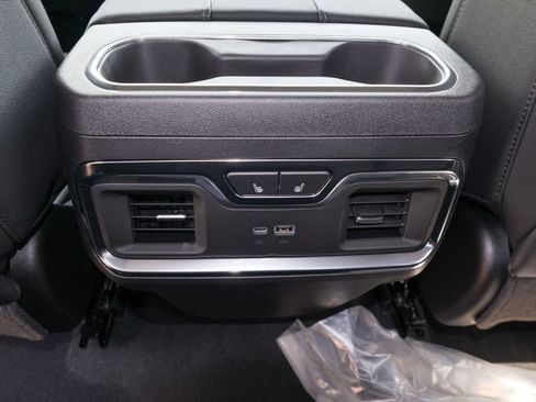 New 2026 GMC Sierra 1500 SLT image 10