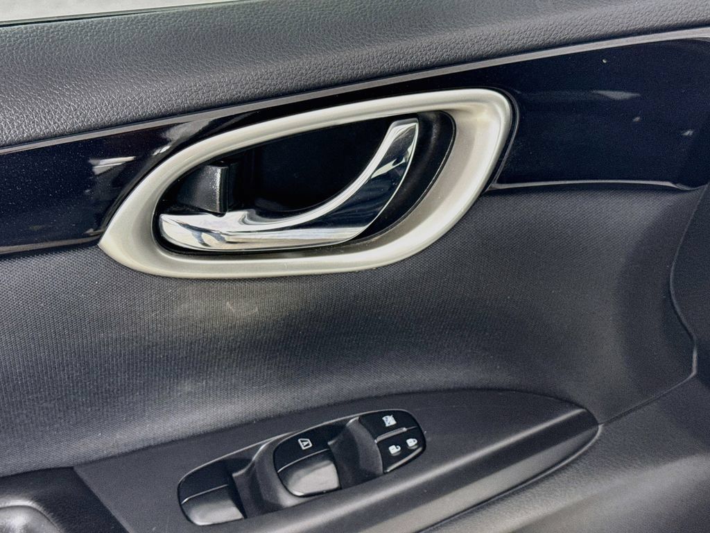 Used 2018 Nissan Sentra SV FWD image 19