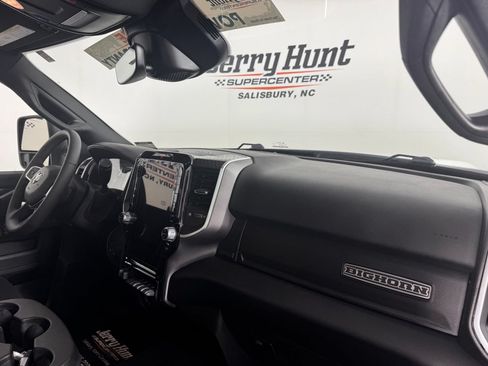 Used 2025 RAM 2500 Big Horn AWD/4WD image 34