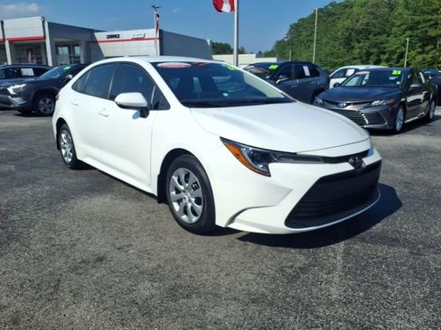 Used 2026 Toyota Corolla LE FWD image 1