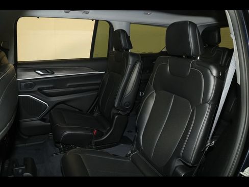 Certified 2023 Jeep Grand Cherokee L Limited w/ Luxury Tech Group II AWD/4WD image 34