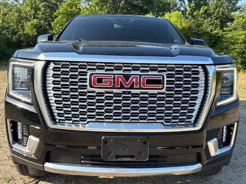Used 2023 GMC Yukon Denali w/ LPO, Floor Liner Package AWD/4WD image 2