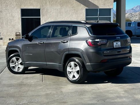 Used 2022 Jeep Compass Latitude image 6