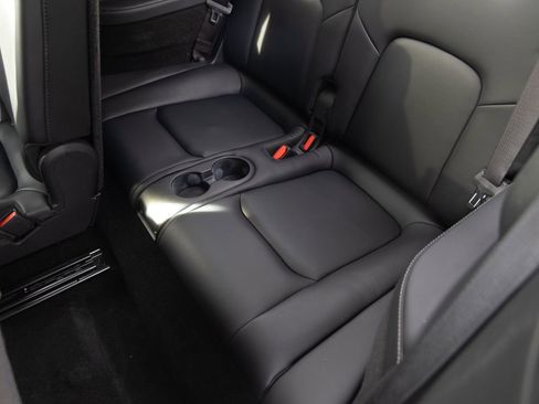 Used 2023 Tesla Model Y Long Range image 17