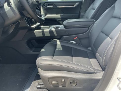 Used 2026 GMC Acadia Elevation w/ Elevation Premium Package FWD image 17