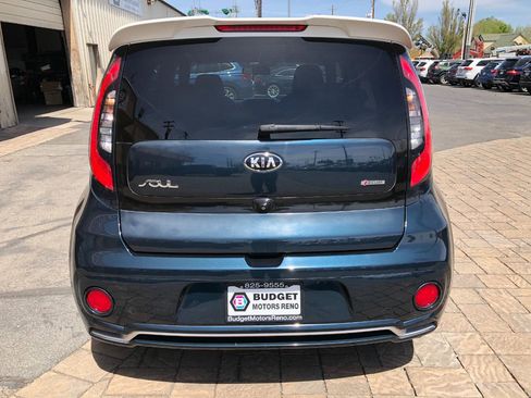 Used 2018 Kia Soul + image 3