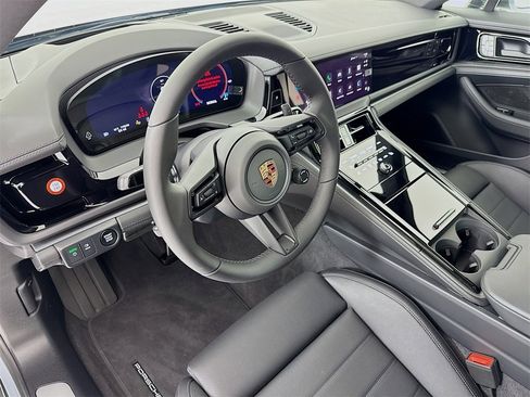New 2025 Porsche Panamera 4 image 4