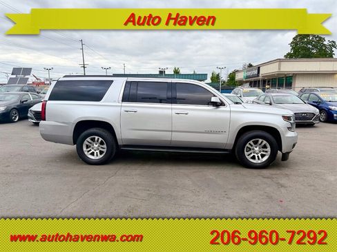Used 2017 Chevrolet Suburban LT AWD/4WD image 4