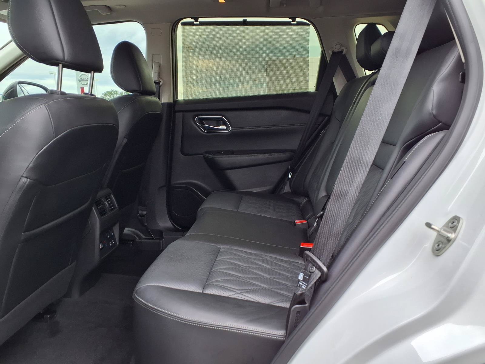 Used 2024 Nissan Rogue Platinum w/ Platinum Premium Package FWD image 13