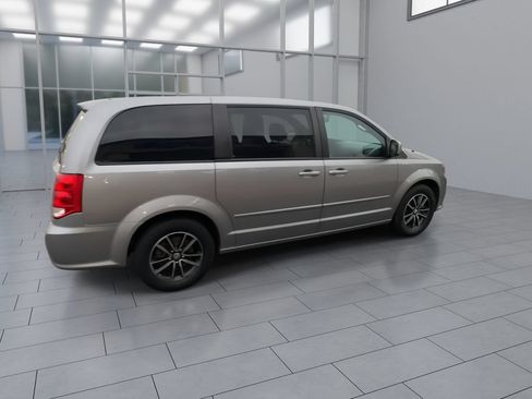Used 2016 Dodge Grand Caravan SE FWD image 9