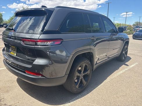 Used 2025 Jeep Grand Cherokee Limited w/ Black Appearance Package RWD image 5