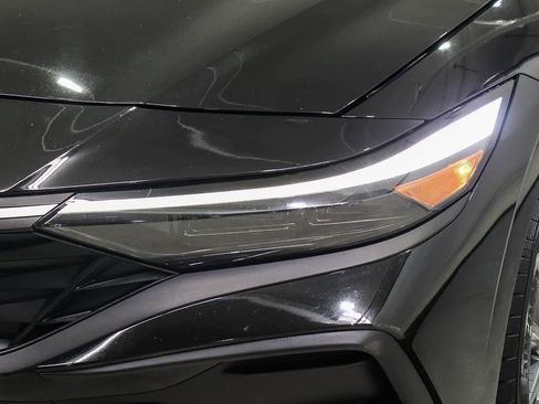 Used 2025 Hyundai Elantra Hybrid FWD image 7