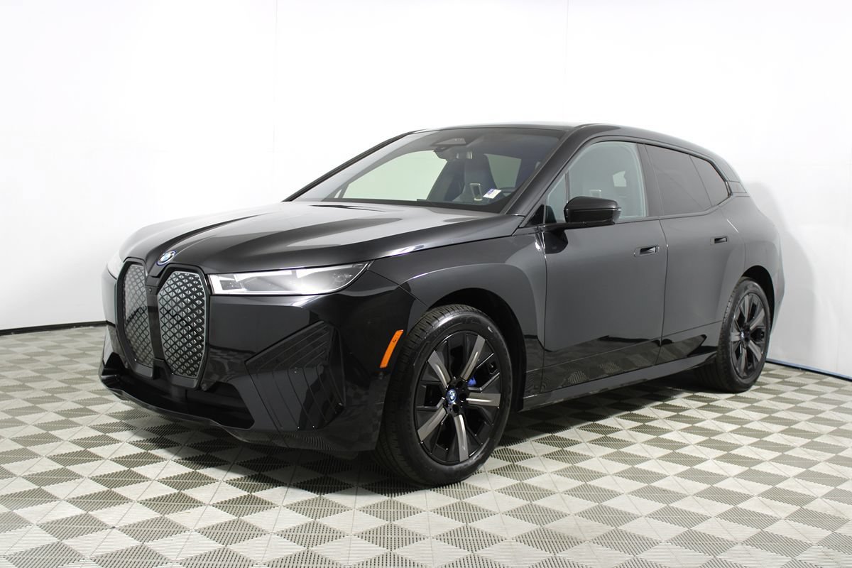 Used 2023 BMW iX xDrive50 w/ Sport Package AWD/4WD image 3