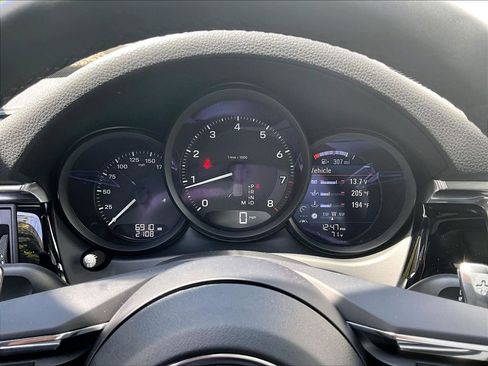 Certified 2025 Porsche Macan AWD/4WD image 25