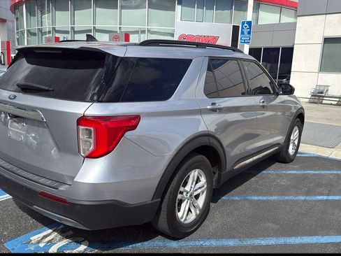 Used 2021 Ford Explorer XLT w/ Equipment Group 202A image 3