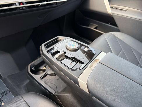 Certified 2022 BMW iX xDrive50 w/ Sport Package AWD/4WD image 23