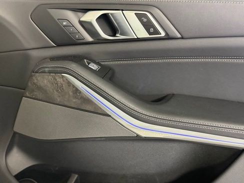 Used 2023 BMW X7 xDrive40i w/ Premium Package image 28