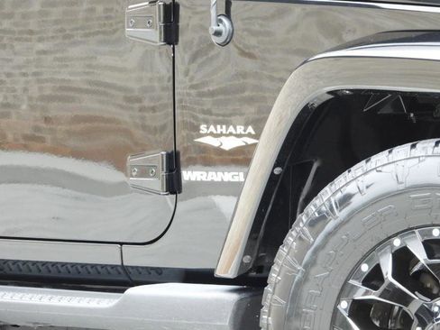 Used 2013 Jeep Wrangler Sahara w/ Connectivity Group AWD/4WD image 13