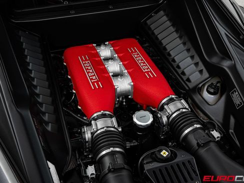 Used 2014 Ferrari 458 Italia Coupe RWD image 19