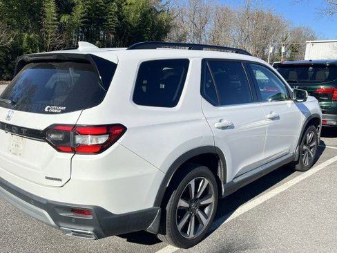 Certified 2023 Honda Pilot Touring image 4