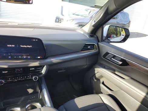 Used 2025 Chevrolet Tahoe LS RWD image 13