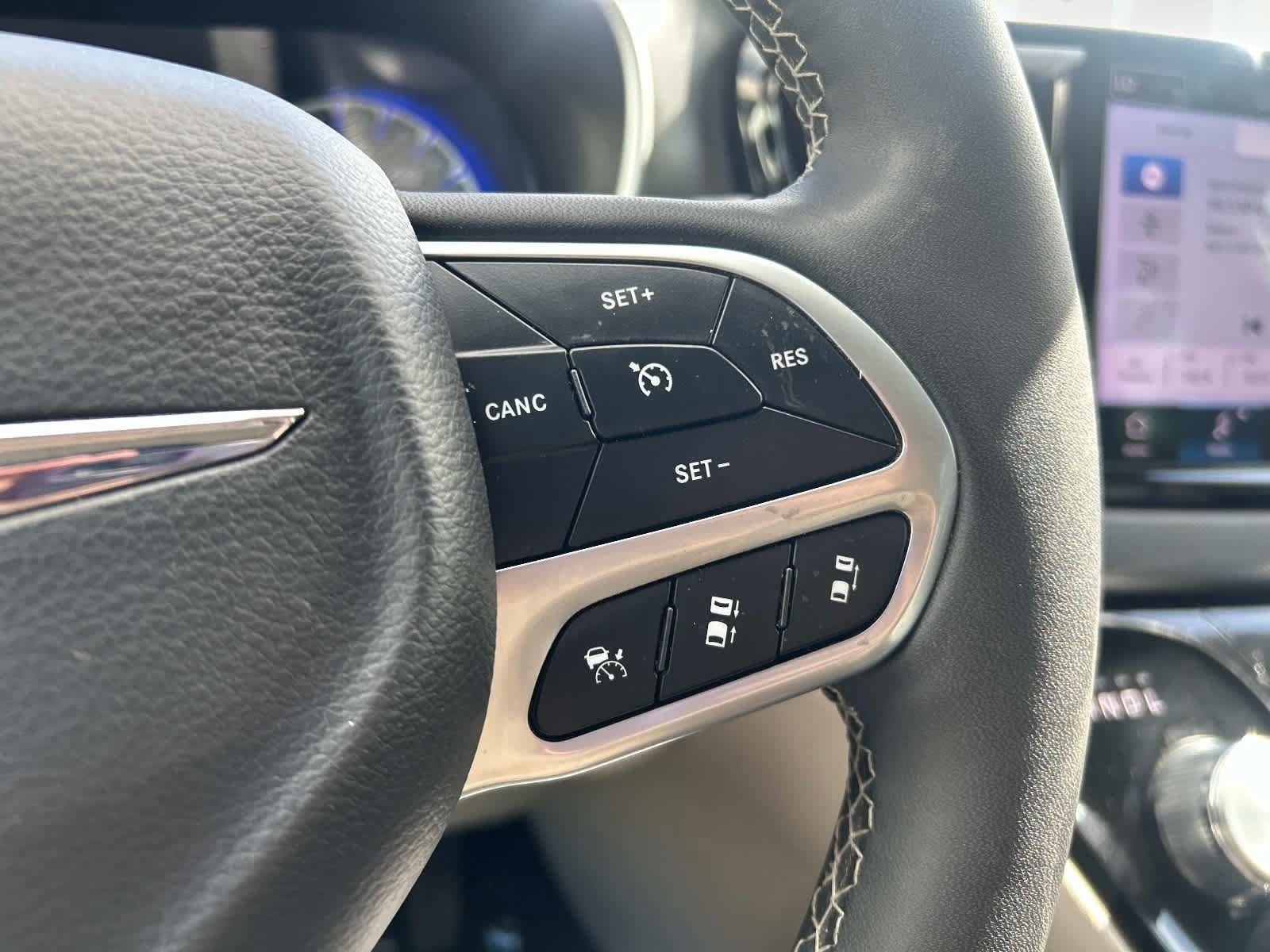 Used 2024 Chrysler Pacifica Touring-L FWD image 30