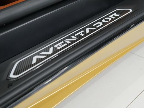 Used 2017 Lamborghini Aventador LP 700-4 image 20