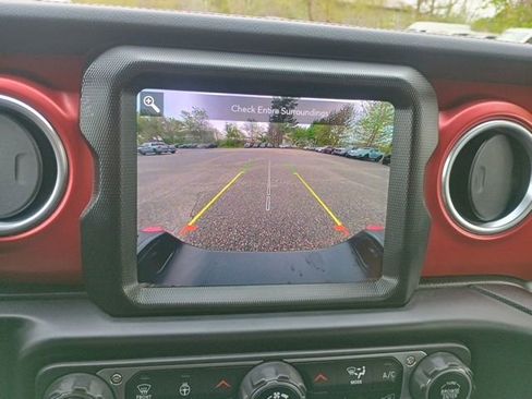 Used 2023 Jeep Gladiator Rubicon w/ Dual Top Group AWD/4WD image 32