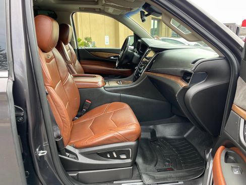 Used 2015 Cadillac Escalade ESV Premium image 34